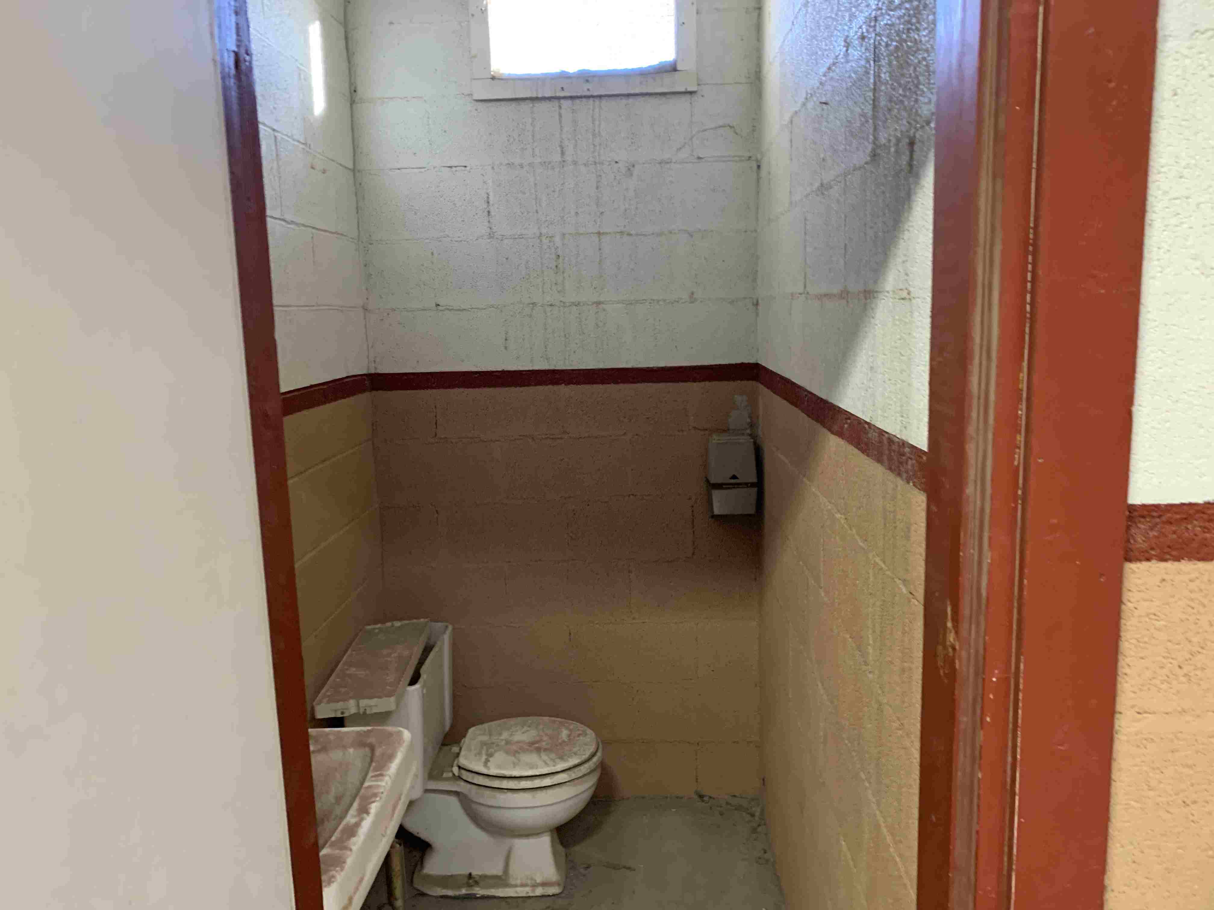 After cleanout - Historic Route 66 building completely cleared - Photo 35